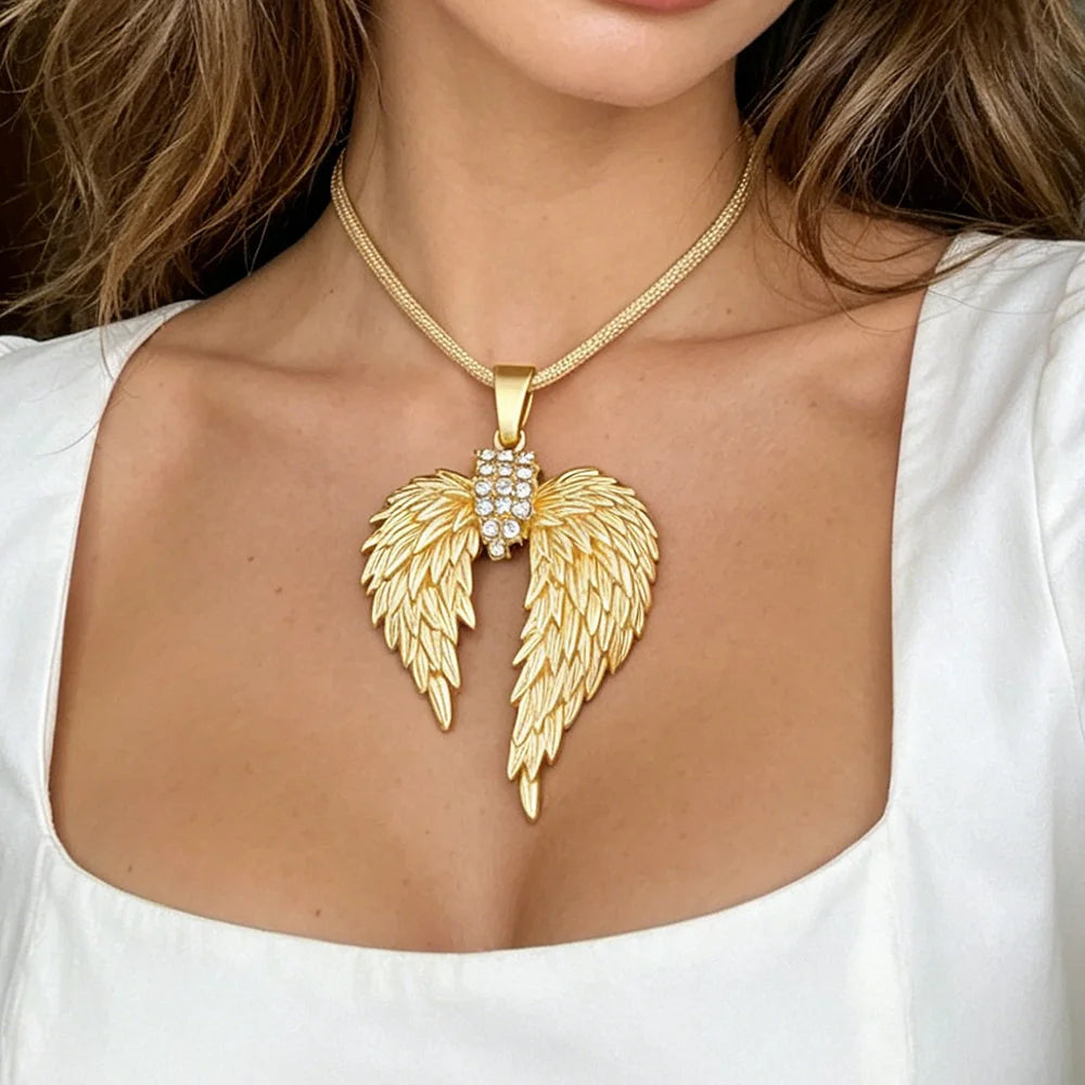 Remi Matte Gold Pendant Necklace supplier styling view showing the textured chain and pendant scale