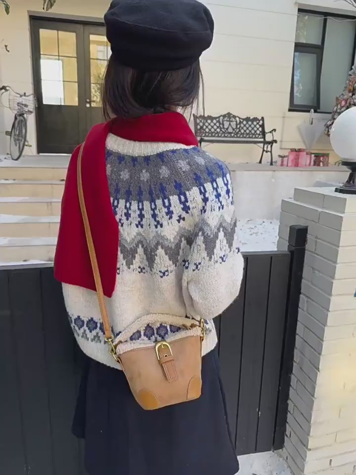 Video presenting the Plush Agenda Mini Messenger Bag and its compact plush-trimmed design.